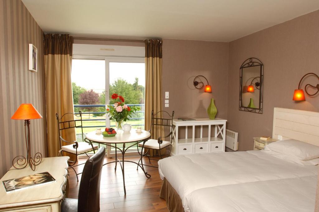 Logis L'Ermitage Hotel & Restaurant Saulges Room photo