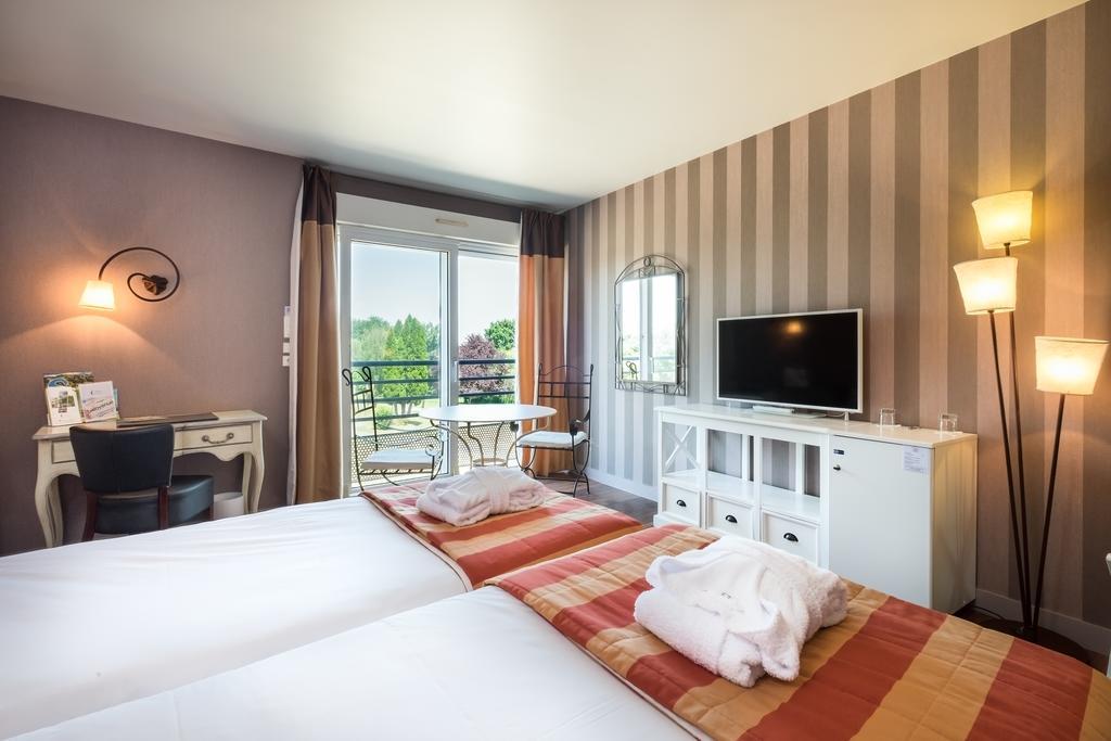 Logis L'Ermitage Hotel & Restaurant Saulges Exterior photo