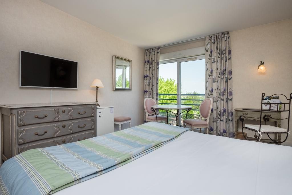 Logis L'Ermitage Hotel & Restaurant Saulges Exterior photo