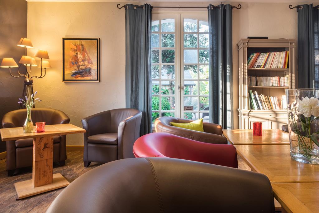 Logis L'Ermitage Hotel & Restaurant Saulges Exterior photo