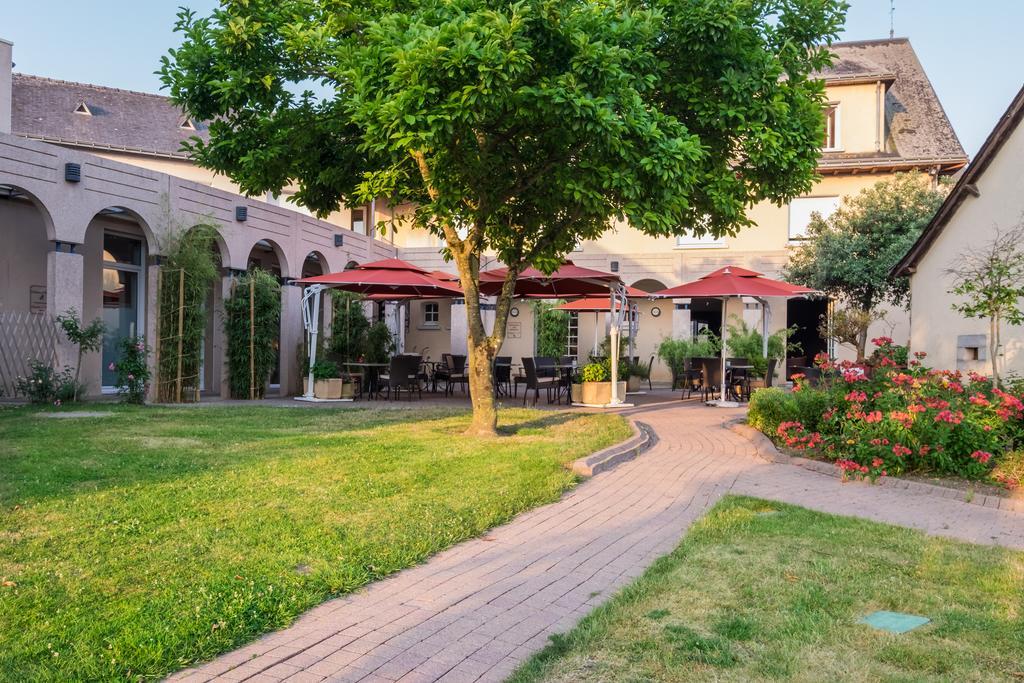 Logis L'Ermitage Hotel & Restaurant Saulges Exterior photo
