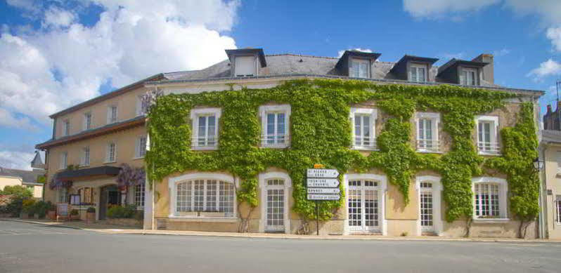 Logis L'Ermitage Hotel & Restaurant Saulges Exterior photo