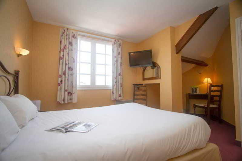 Logis L'Ermitage Hotel & Restaurant Saulges Exterior photo