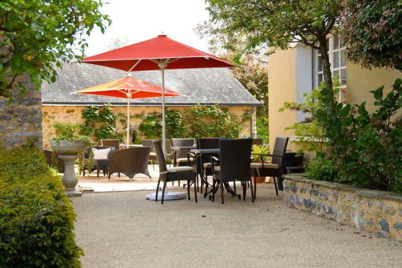 Logis L'Ermitage Hotel & Restaurant Saulges Exterior photo